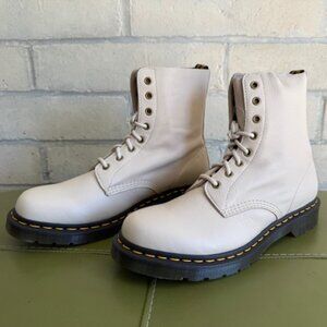 Dr. Martens Pascal boot parchment beige size US W 11 / UK 9